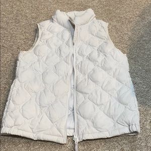 UniQlo white puffy vest, size 11 kids